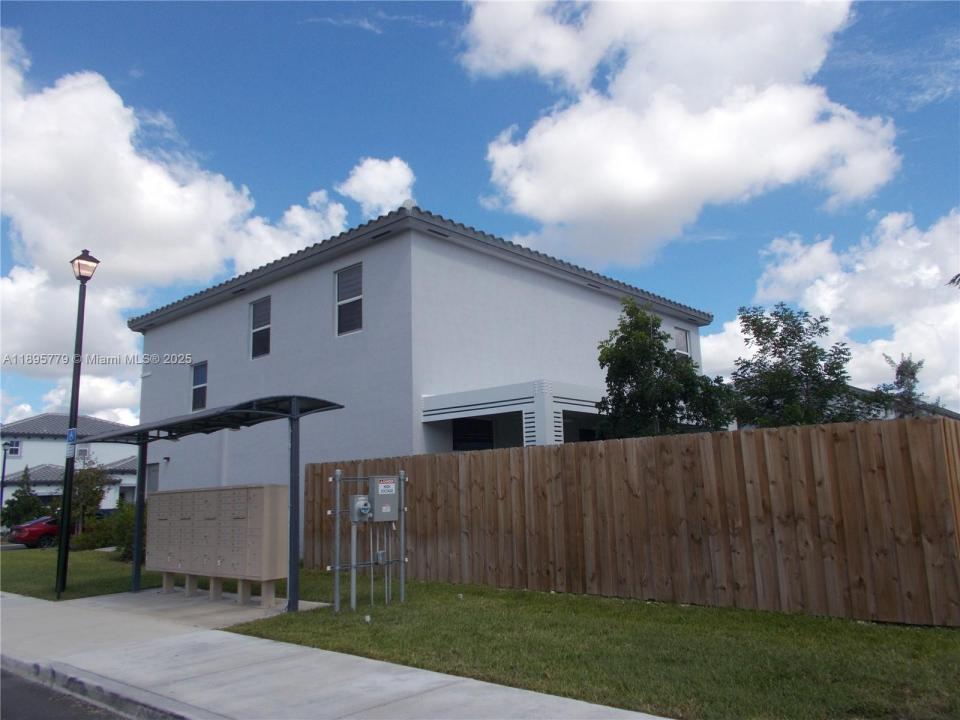 879 SE 26th Ter 0, Homestead, Floryda 33035, USA