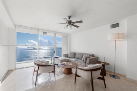 800 Claughton Island Dr 2203, Miami, Florida 33131, USA