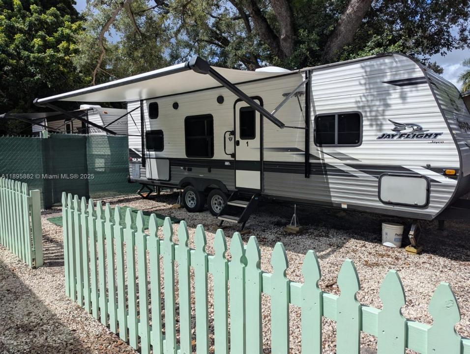 125 NE 184th Ter T-1, Miami, Flórida 33179, Estados Unidos