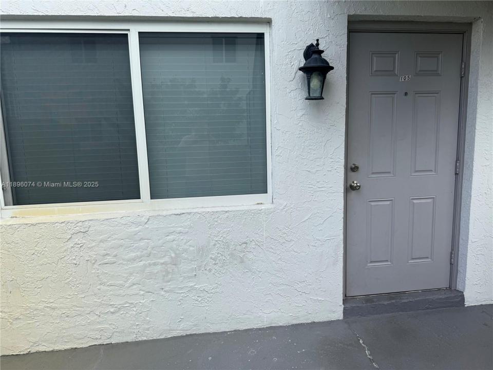 715 NE 2nd Ave 105, Fort Lauderdale, פלורידה 33304, ארצות הברית של אמריקה 
