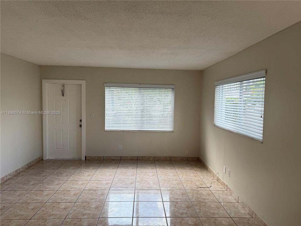 715 NE 2nd Ave 105, Fort Lauderdale, פלורידה 33304, ארצות הברית של אמריקה 