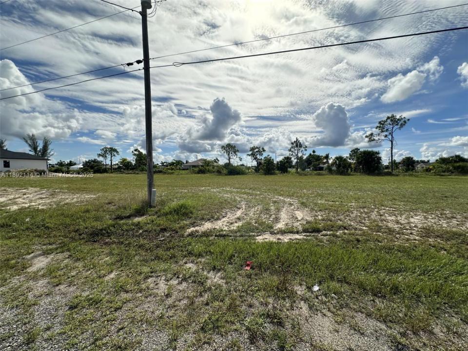 3527 NE 14 PL, Cape Coral, Florida 33993, USA