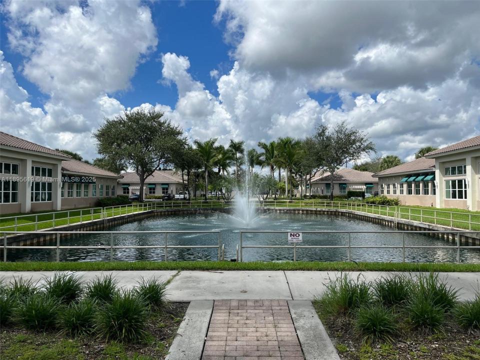 5220 S University Dr 106C, Davie, Florida 33328