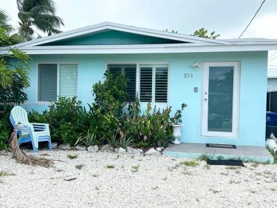 251 2nd St, Key Colony, Floride 33051, États-Unis