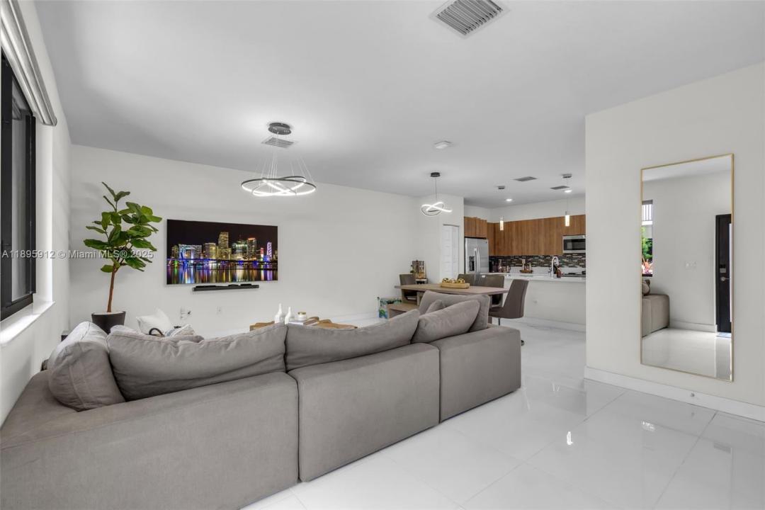 4963 NW 83rd Path 4963, Doral, Flórida 33166, Estados Unidos