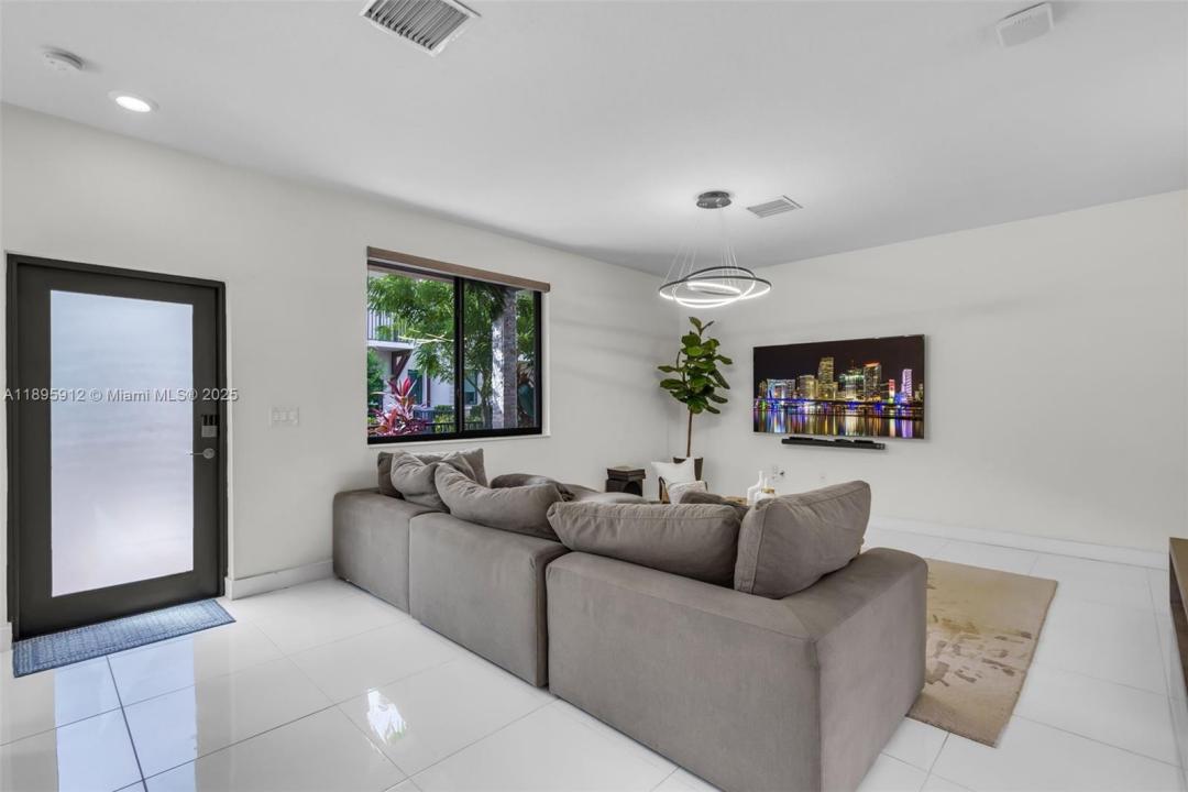 4963 NW 83rd Path 4963, Doral, Flórida 33166, Estados Unidos