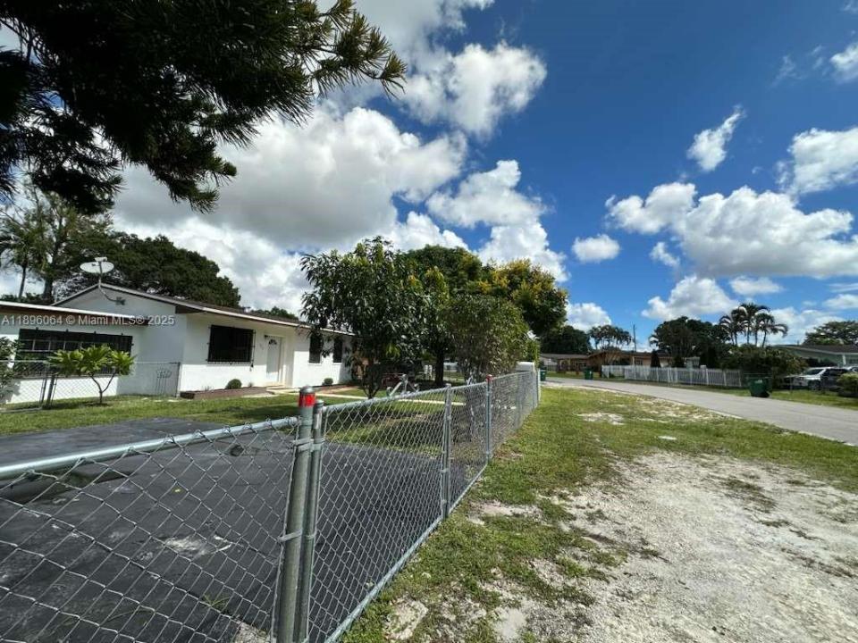 535 Harem Ave, Opa-Locka, Florida 33054