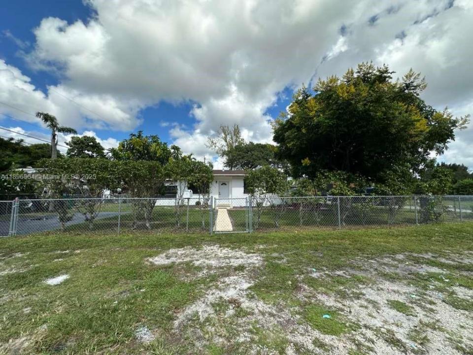 535 Harem Ave, Opa-Locka, Florida 33054