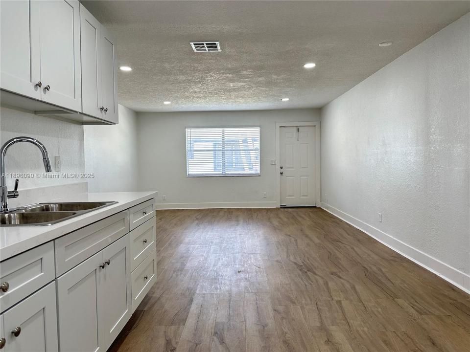 116 NW 2nd Ave A, Hallandale Beach, Флорида 33009, Соединенные Штаты