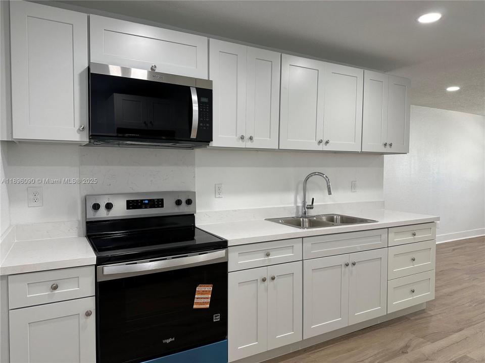 116 NW 2nd Ave A, Hallandale Beach, Флорида 33009, Соединенные Штаты