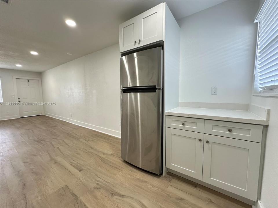 116 NW 2nd Ave A, Hallandale Beach, Флорида 33009, Соединенные Штаты