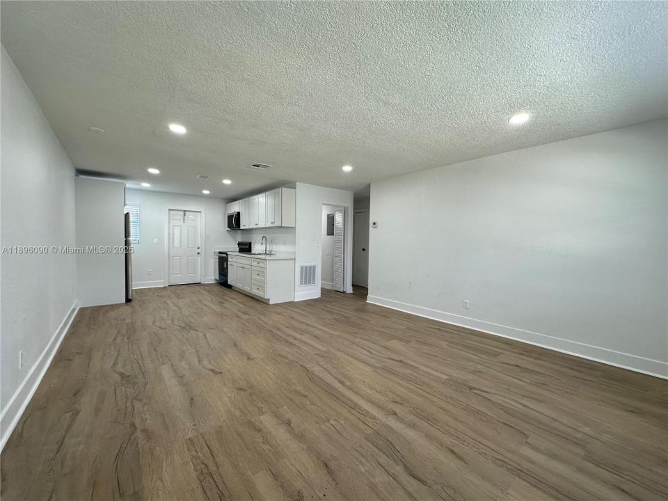 116 NW 2nd Ave A, Hallandale Beach, Флорида 33009, Соединенные Штаты