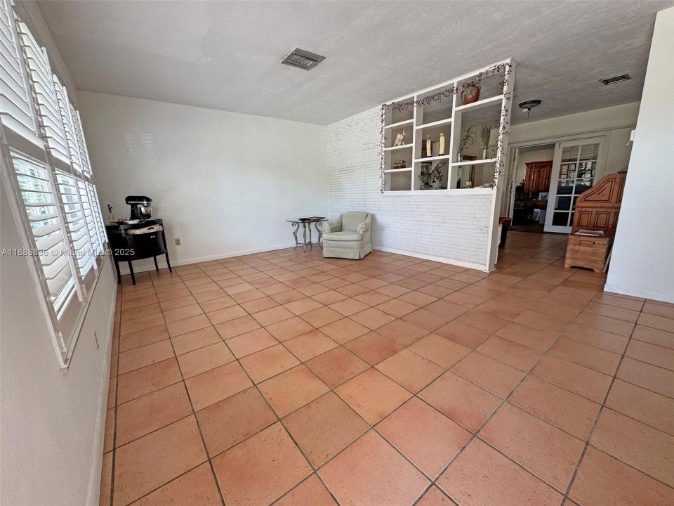 9765 SW 74th St, Miami, Florida 33173