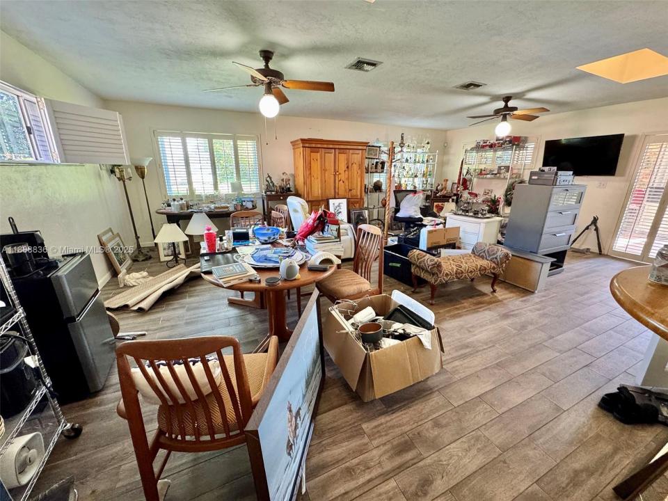 9765 SW 74th St, Miami, Florida 33173