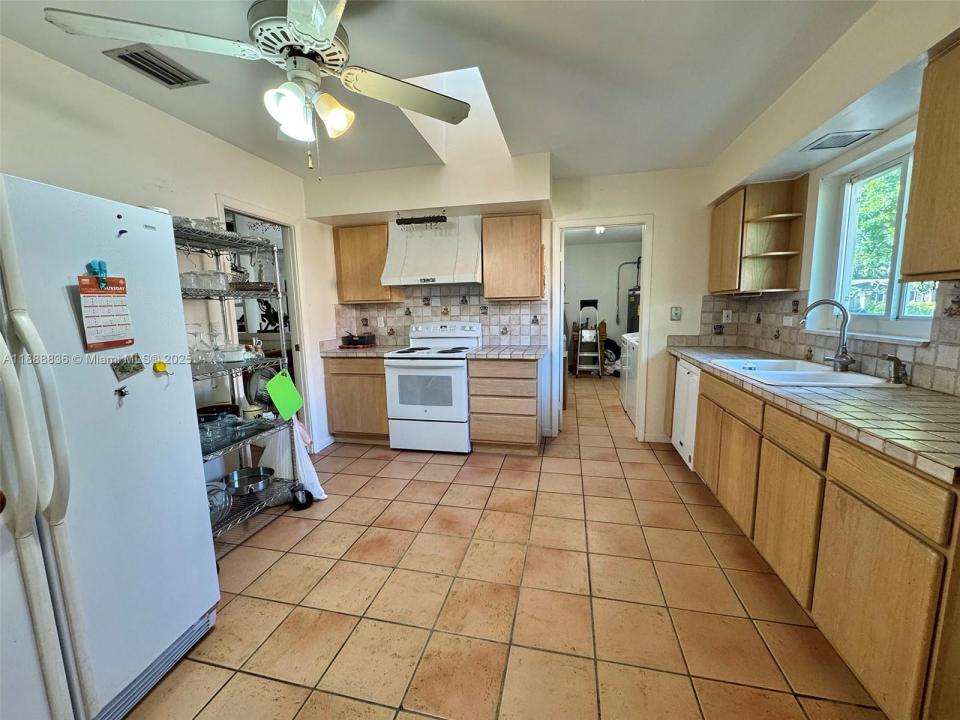 9765 SW 74th St, Miami, Florida 33173