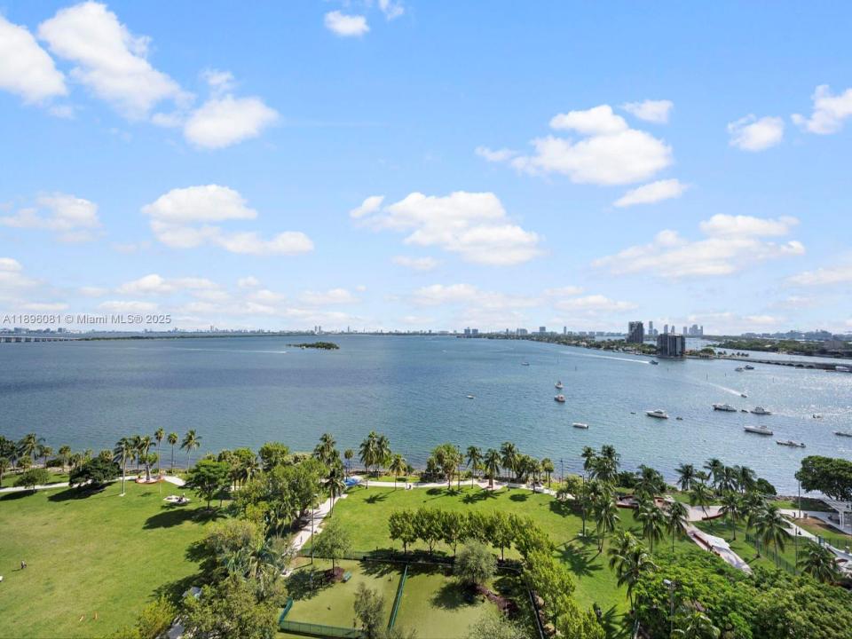 1800 N Bayshore Dr 1505, Miami, Флорида 33132, Соединенные Штаты