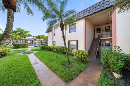 861 NE 207th Ln 202-14, Miami, Florida 33179, USA