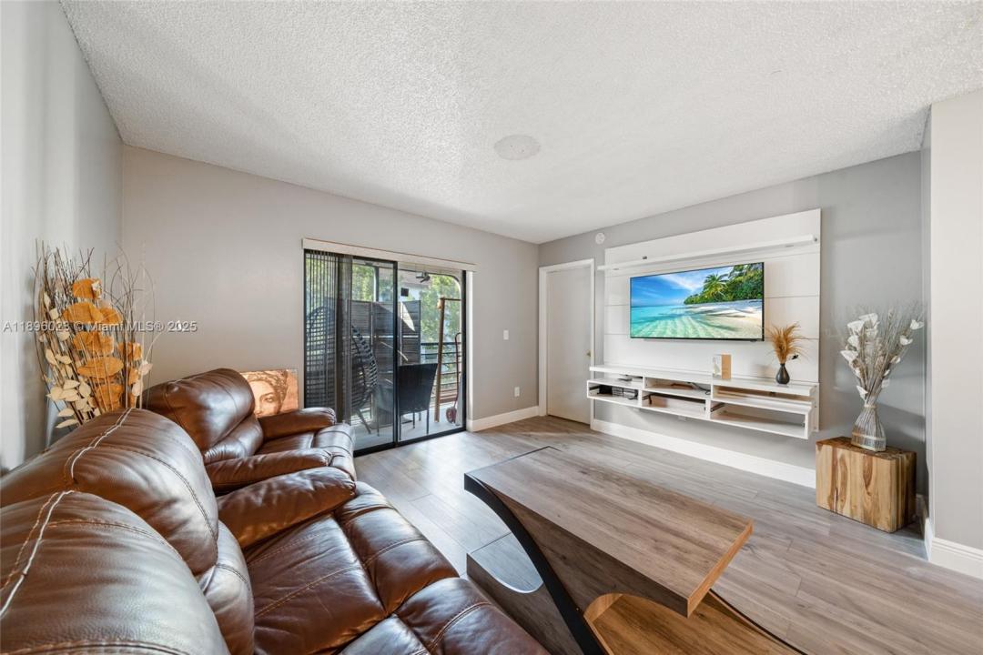 861 NE 207th Ln 202-14, Miami, Flórida 33179, Estados Unidos