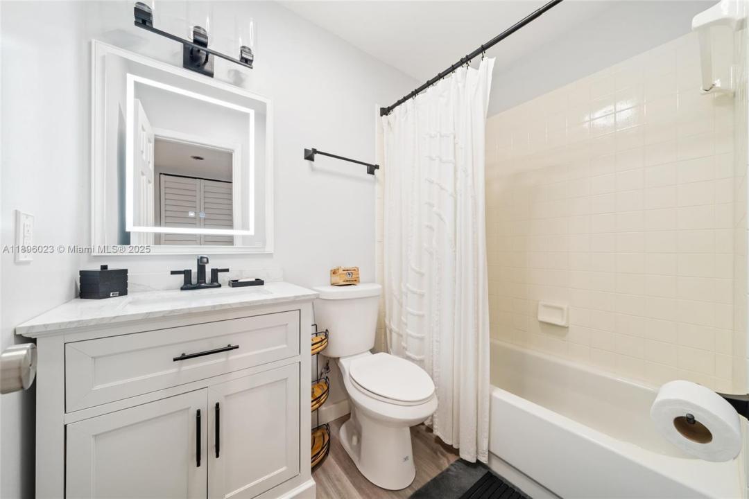 861 NE 207th Ln 202-14, Miami, Flórida 33179, Estados Unidos