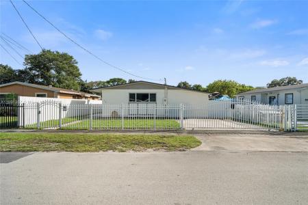 2100 NW 154th St, Miami Gardens, Florida 33054, USA
