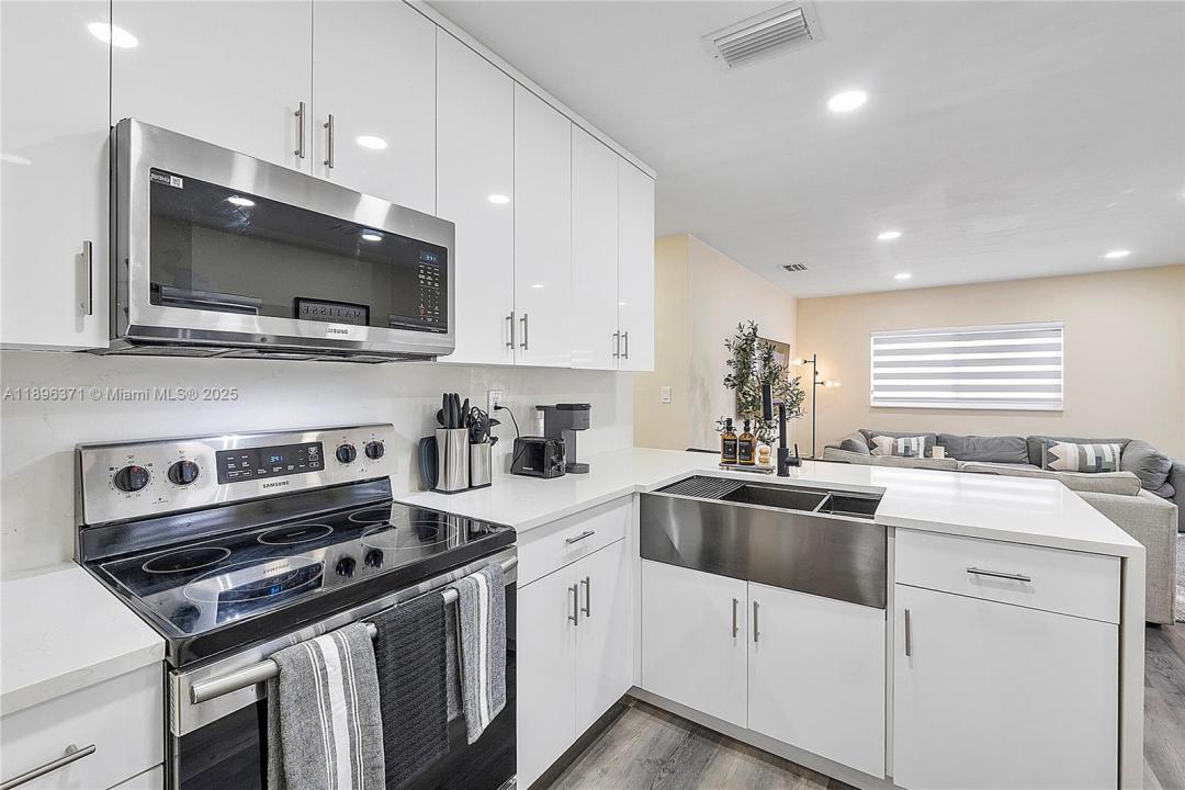 631 NE 57th St, Oakland Park, フロリダ 33334, アメリカ合衆国