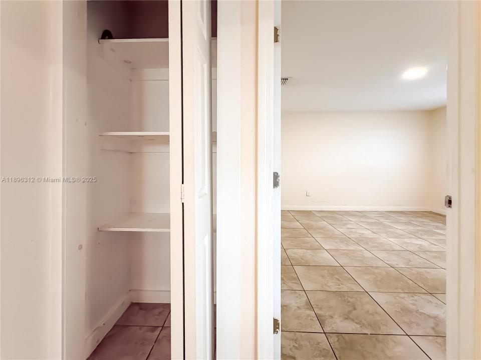 1202 NW 61st St 3, Miami, Floride 33142, États-Unis