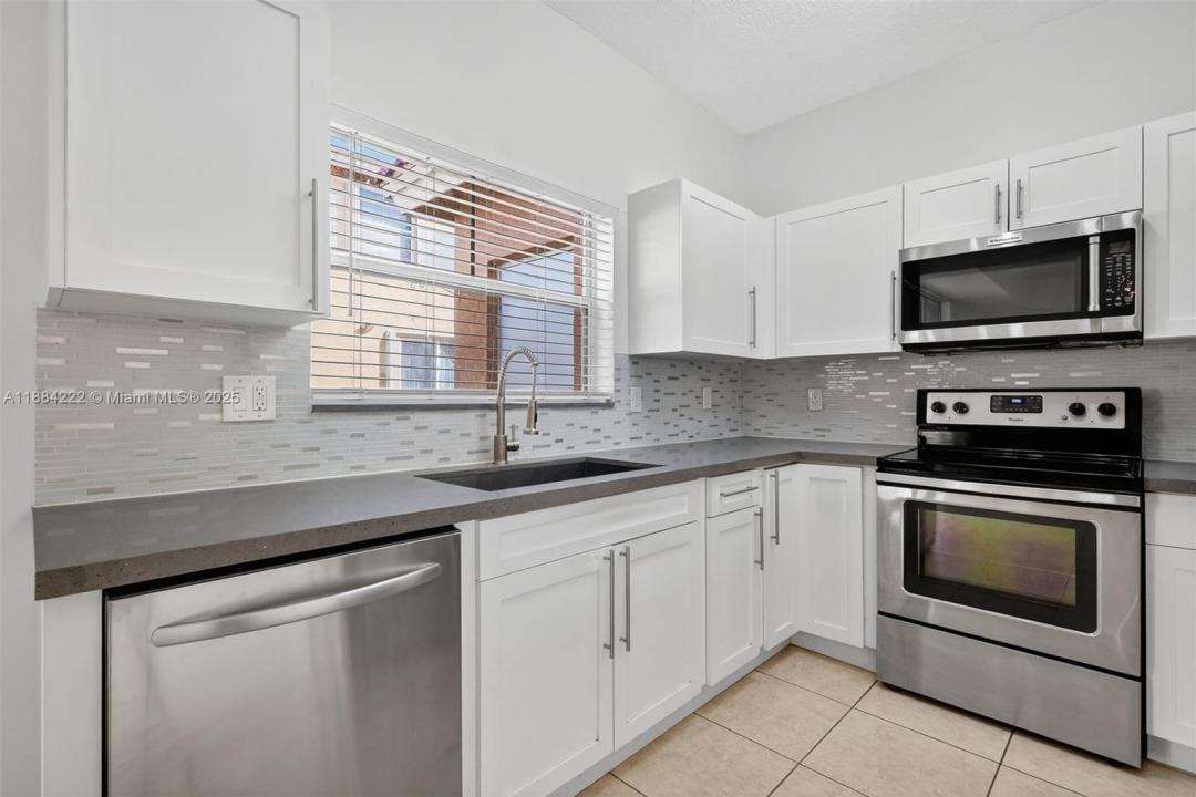 8425 NW 141st Ter 4207, Miami Lakes, Florida 33016, Estados Unidos