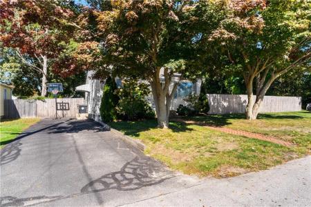 81 Easton Avenue, Warwick, Rhode Island 02888