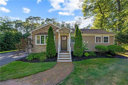 323 Angell Road, Lincoln, Rhode Island 02865, USA