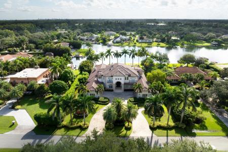 9006 Wendy Lane W, West Palm Beach, Florida 33411, USA