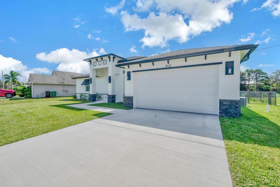 912 SW Bellevue Avenue, Port Saint Lucie, Florida 34953