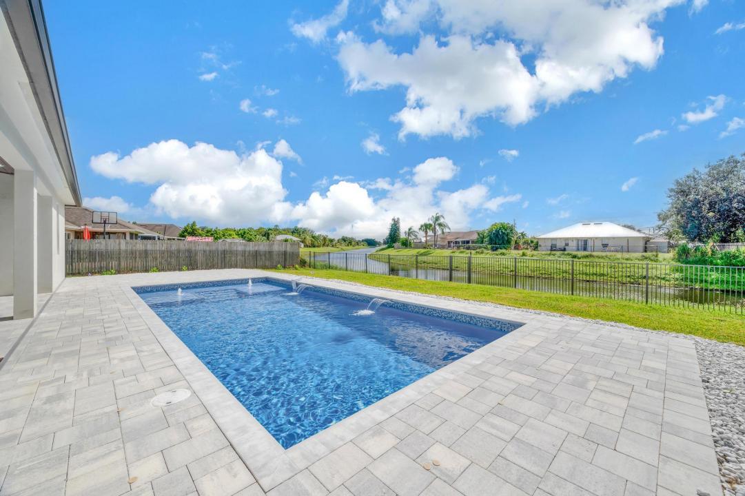 912 SW Bellevue Avenue, Port Saint Lucie, Florida 34953