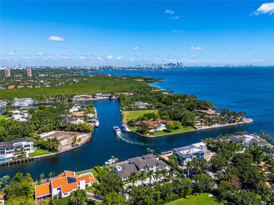 50 Casuarina Concourse, Coral Gables, Florida 33143