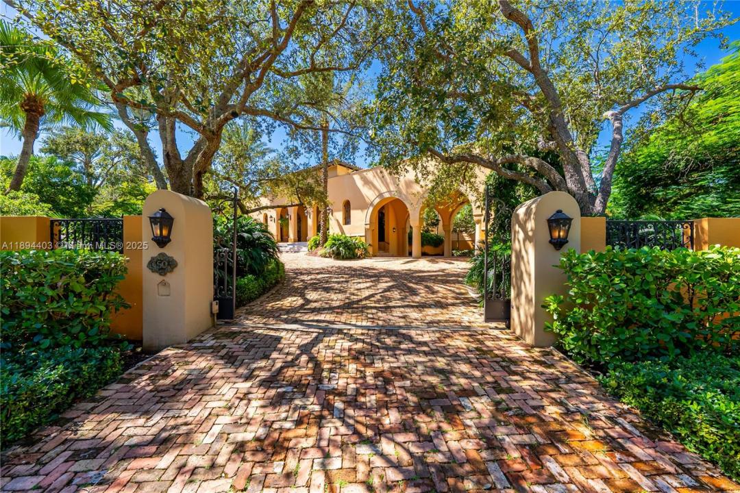 50 Casuarina Concourse, Coral Gables, Florida 33143
