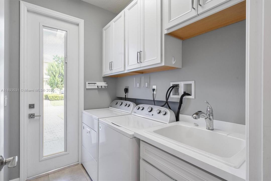 1240 Eucalyptus Dr 1, Hollywood, フロリダ 33021, アメリカ合衆国