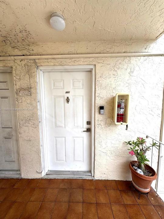 2138 SW 6th St 201, Miami, Floride 33135, États-Unis