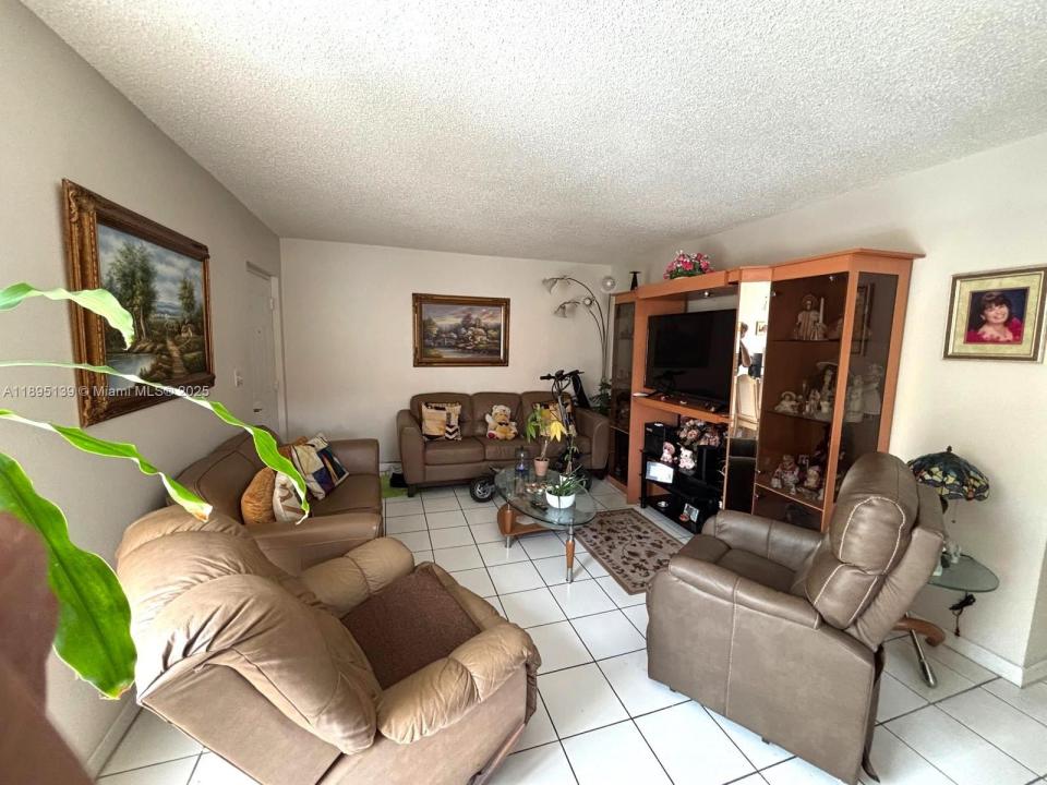 2138 SW 6th St 201, Miami, Floride 33135, États-Unis