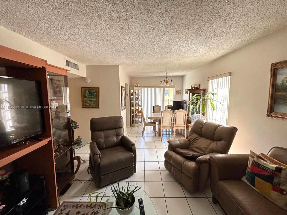 2138 SW 6th St 201, Miami, Floride 33135, États-Unis