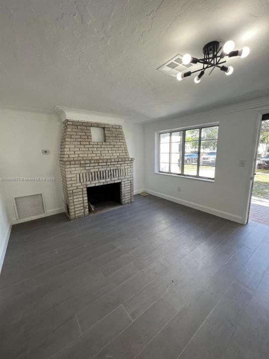 1986 NE 167th St 1986, North Miami Beach, فلوريدا 33162, الولايات المتحدة