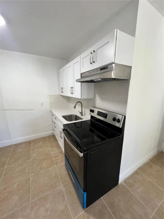 2588 NE 182nd Ter F, North Miami Beach, فلوريدا 33160, الولايات المتحدة