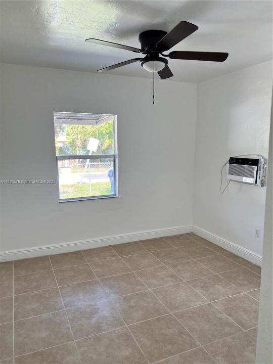 2588 NE 182nd Ter F, North Miami Beach, فلوريدا 33160, الولايات المتحدة