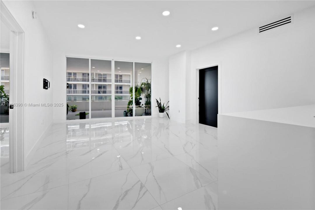 1800 N Bayshore Dr 512, Miami, Florida 33132