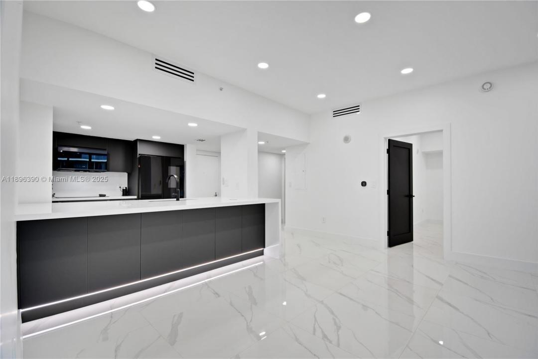 1800 N Bayshore Dr 512, Miami, Florida 33132