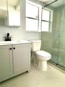 8280 Sunrise Lakes Blvd 307, Sunrise, Florida 33322, USA