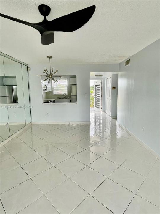 8280 Sunrise Lakes Blvd 307, Sunrise, Floryda 33322, USA