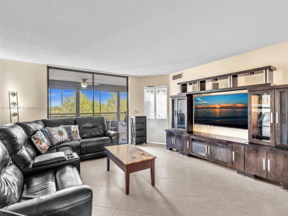 1400 Sheridan St 24J, Hollywood, Floryda 33020, USA