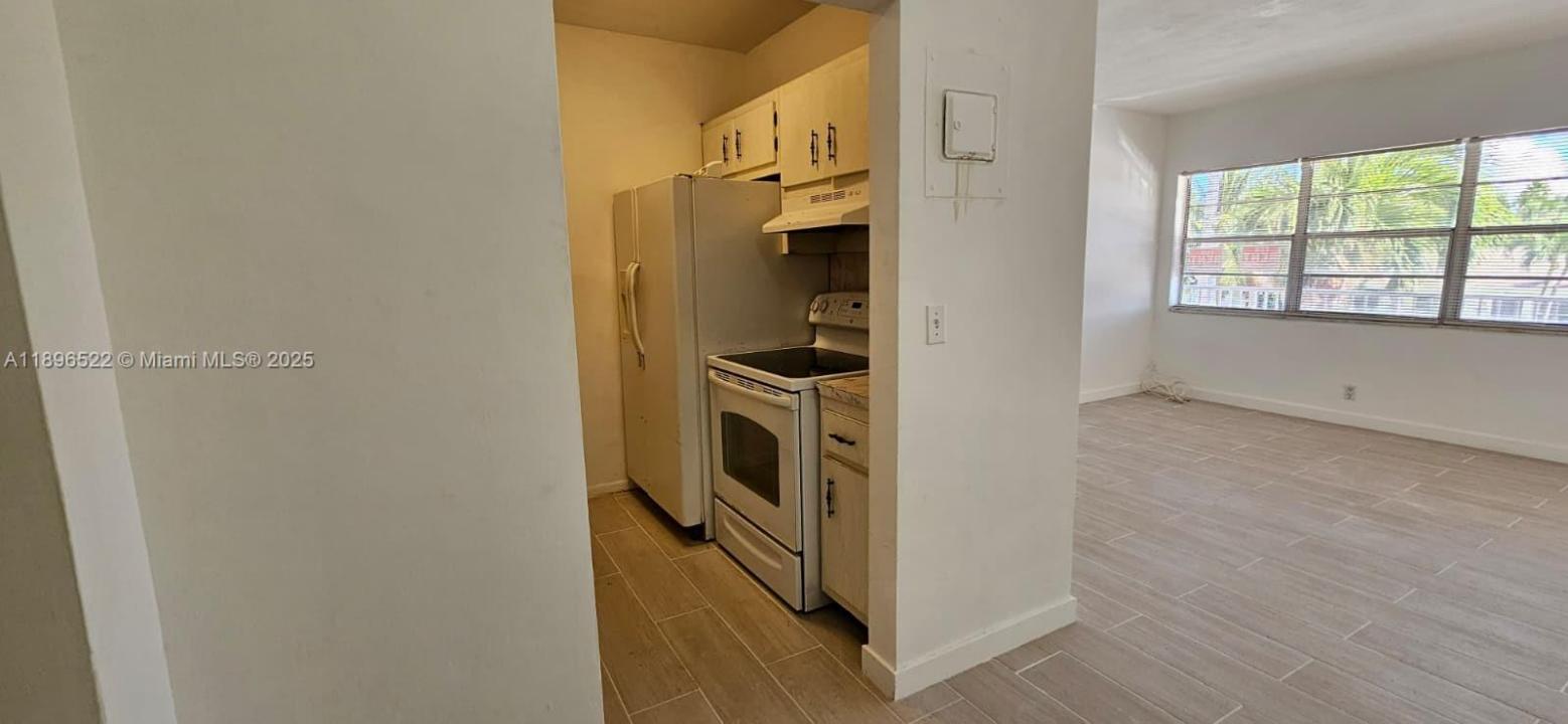 230 SW 11th Ave 14, Hallandale Beach, Floryda 33009, USA