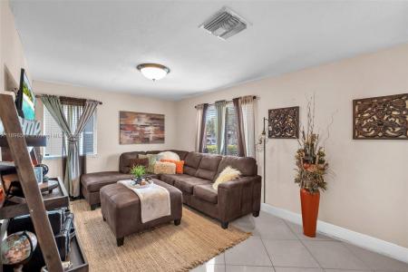 2175 NW 50th St, Miami, Florida 33142, USA
