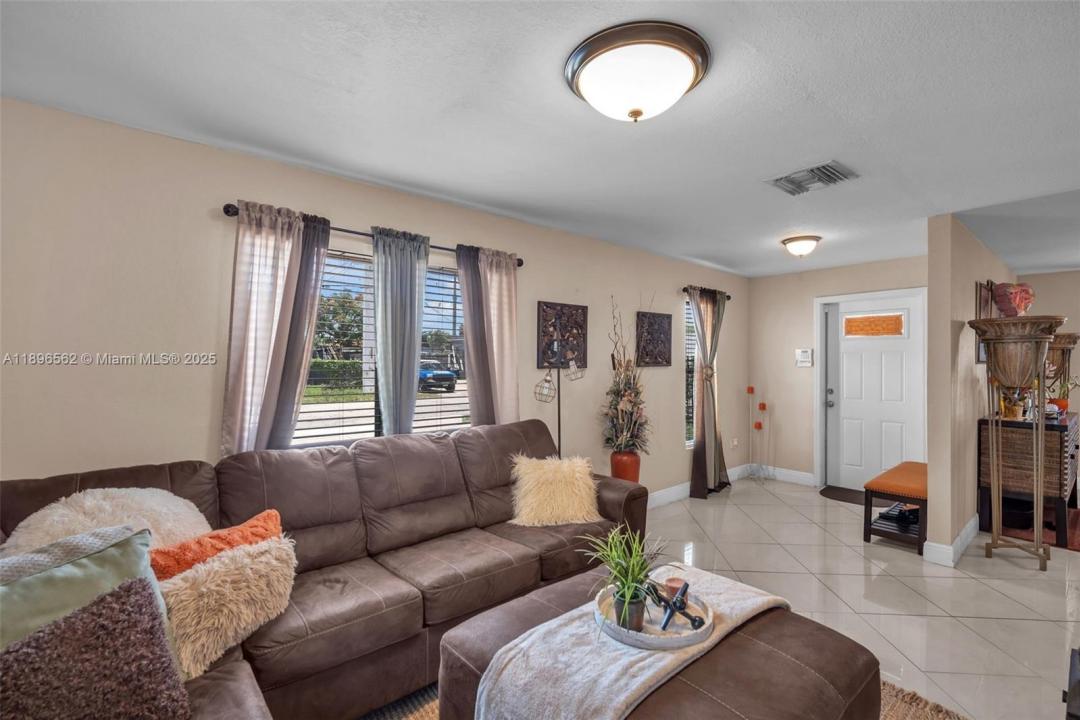 2175 NW 50th St, Miami, Florida 33142