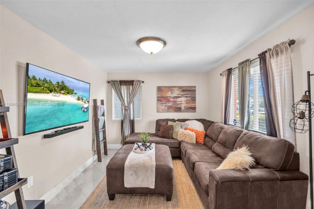 2175 NW 50th St, Miami, Florida 33142